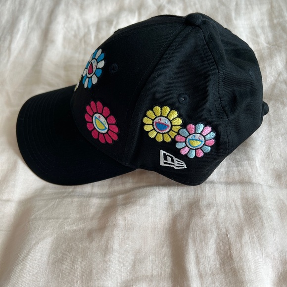 New Era 9FORTY Takashi Murakami flower baseball cap NWOT - Picture 3 of 6